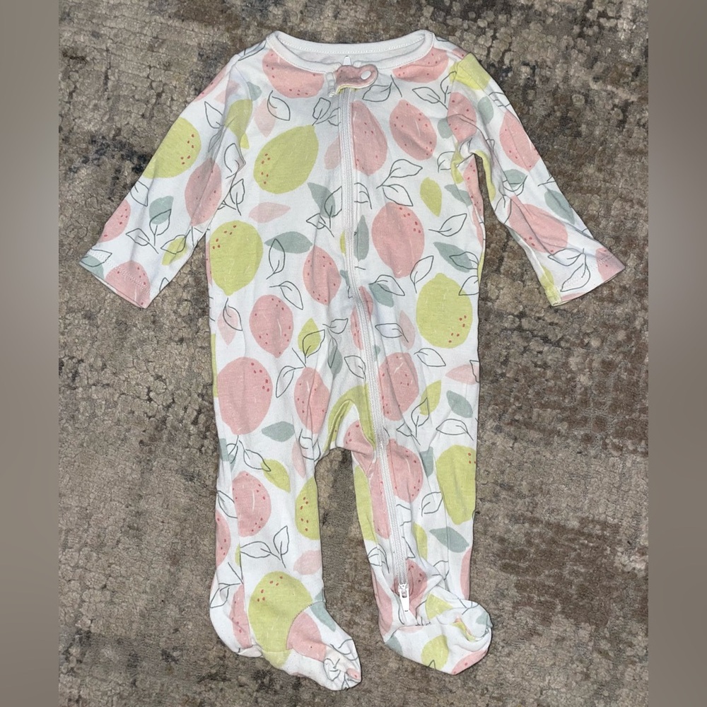 Carters footie onesie size 6 months